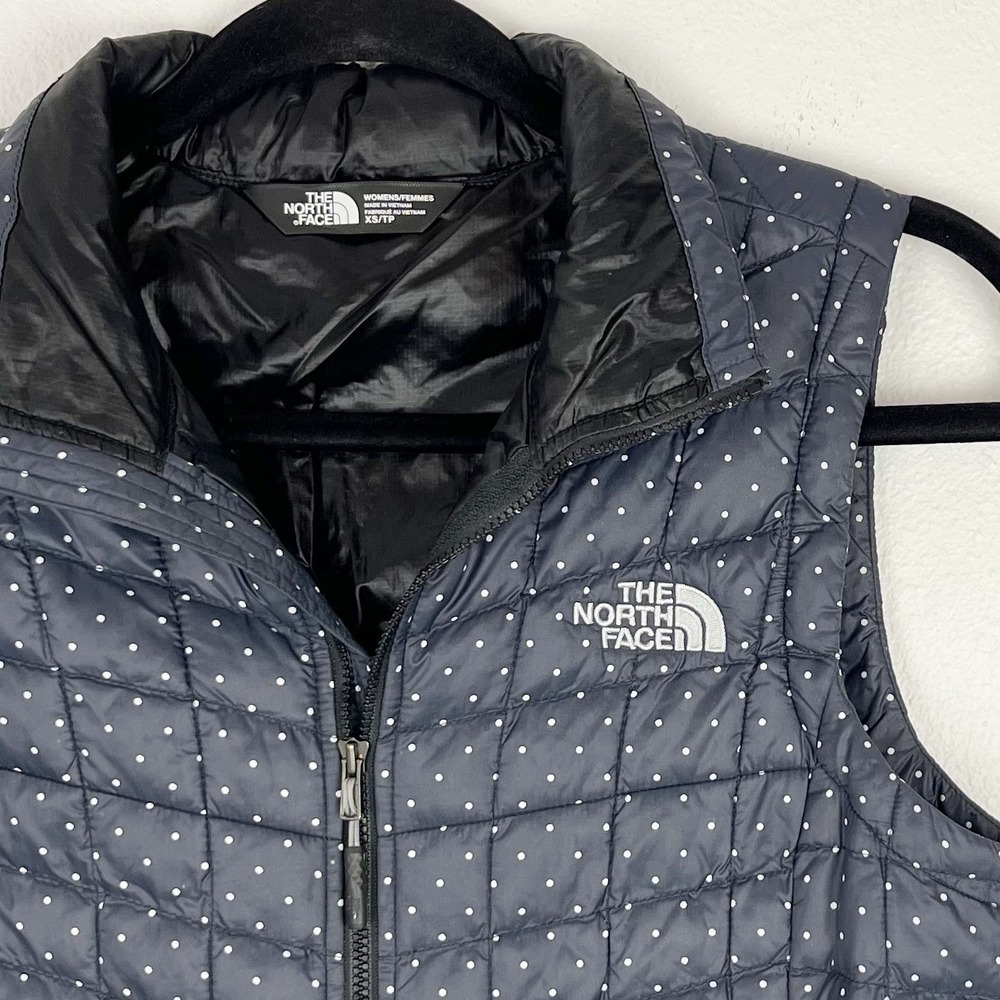 The North Face Womens XS Puffer Vest  Navy Polka Dot Performance Activewear Chic - Picture 4 of 11